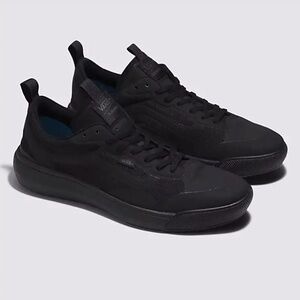 new Vans youth size 3.5 Shoes UltraRange EXO SE triple black/blackout